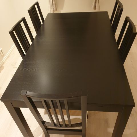 Ikea spisebord og stoler