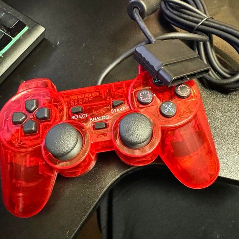Playstation 2 kontroller