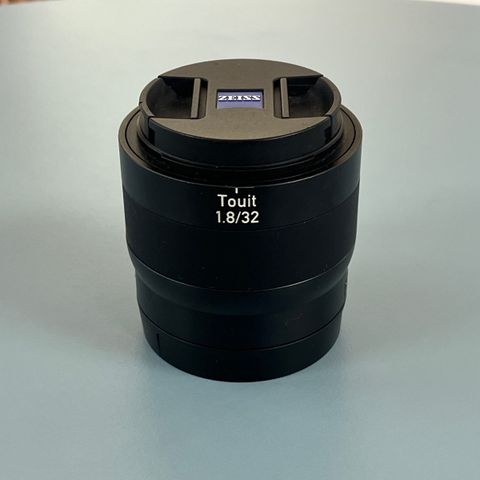 Zeiss Touit 32mm f/1.8 Sony E