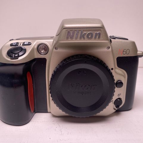 26. Nikon N60 - 35mm film fotoapparat - 70-300mm linse