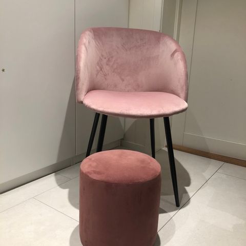 Stol og puff i rosa plysj + gulvtepppe