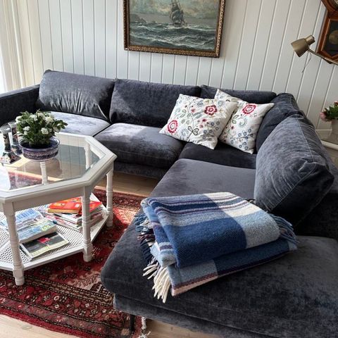 Mareno velour fløyel sofa med sjeselong, levering i Oslo mulig