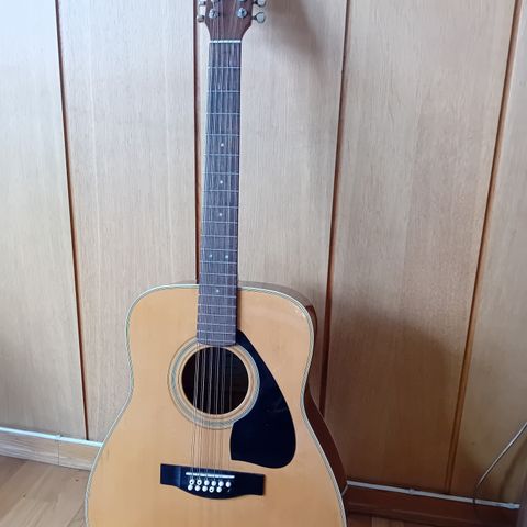 12 strenger Yamaha gitar