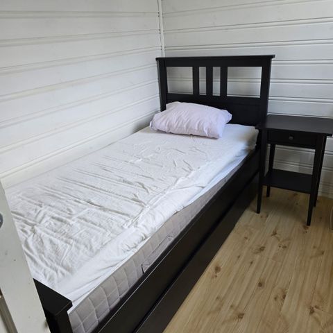 Hemnes seng fra IKEA med oppbevaring 90 X 200 cm ++