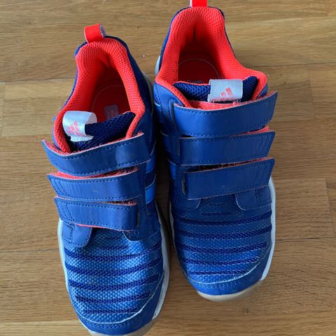 Adidas hallsko str 34