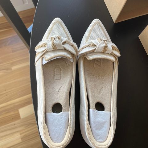 Vivaia Pointed-Toe Bow Loafers (Michelle 2.0)