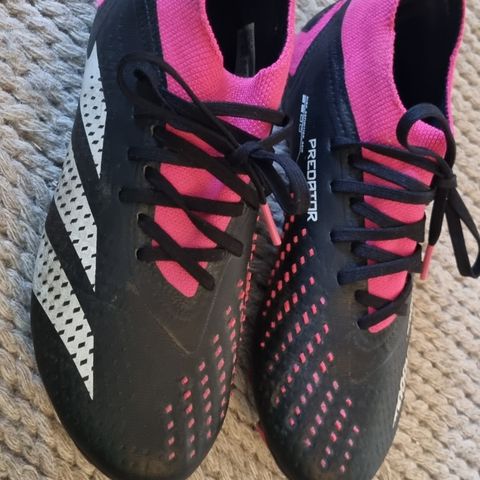 Adidas Predator fotballsko