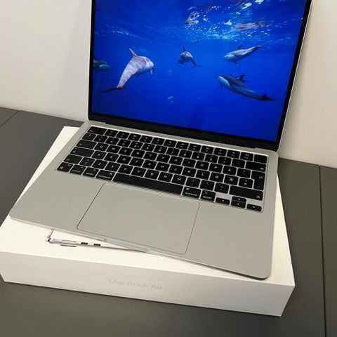 MacBook Air M2 2022 13" RETINA / 8GB / 512GB / 8CORE CPU / 8CORE GPU