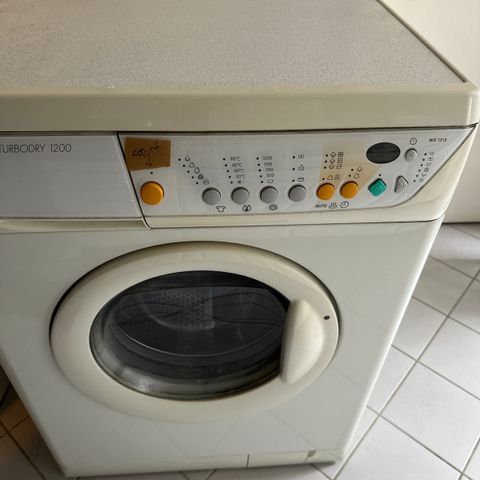 Vaskemaskin med integrert tørketrommel