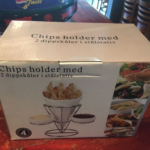 Chips holder med 2 dippskåler til salgs kun kr.80.- per stk