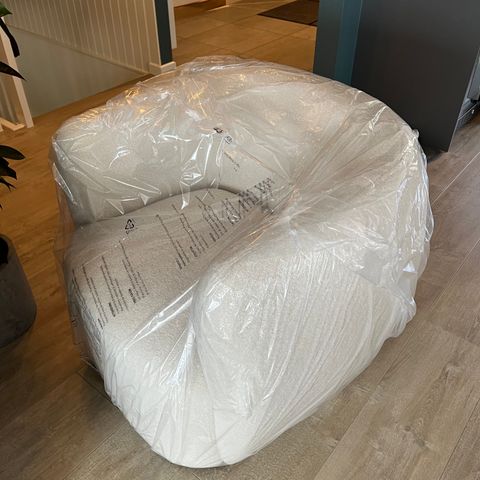 Ny Cloud loungestol (står i pappeske og ikke pakket opp)