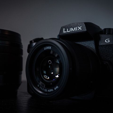 Lumix G90