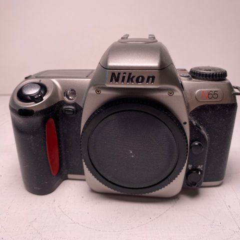 67. Nikon N65 - 35mm film fotoapparat