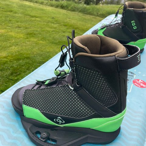 Ronix wakeboard 135 med nyere Ronix boots strl 37 / 41,5
