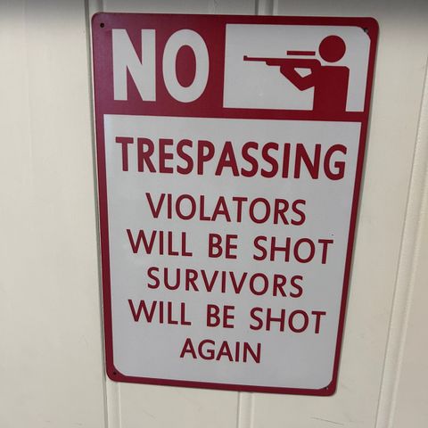 No trespassing skilt