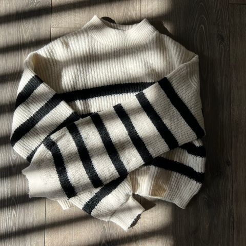 Cropped strikket genser