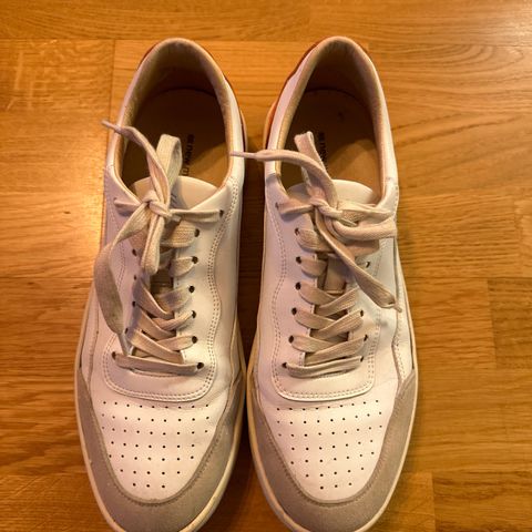 New movement sneakers 43