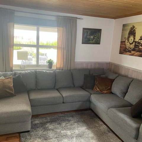 Stor sofa med sjeselong