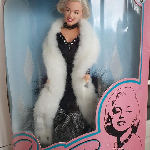 Marilyn Monroe dukke