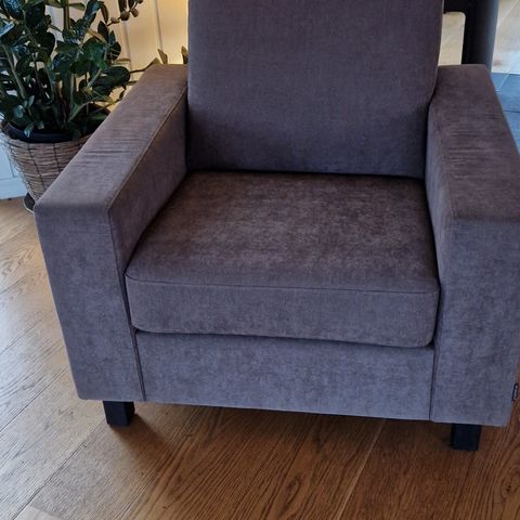 Lekker norsk produsert gråbrun stol. Som ny
