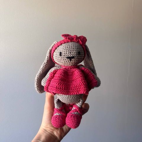 Heklet kanin i kjole, amigurumi