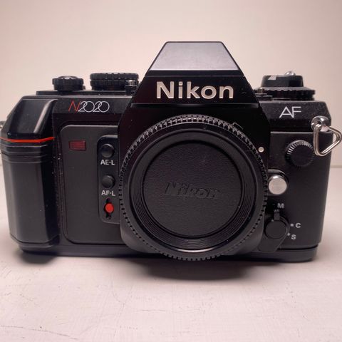 22. Nikon N2020 (f501) 35mm fotoapparat med autofokus