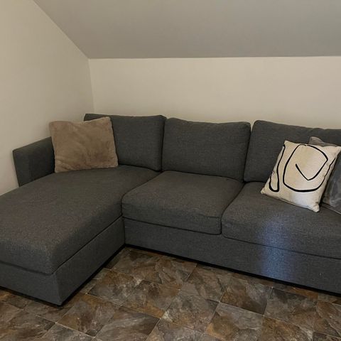 Sofa fra IKEA - god som ny - står i Hunndalen