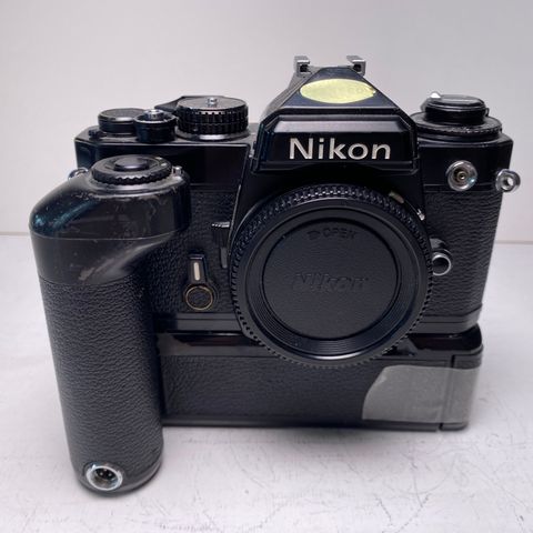9. Nikon FE - 35mm fotoapparat