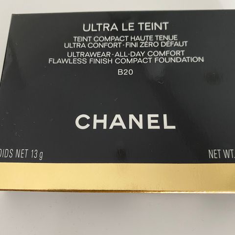 Chanel  ULTRA LE TEINT Compact foundation