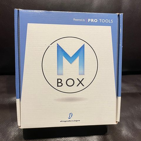 Ny, eldre M-BOX fra hjemmestudio