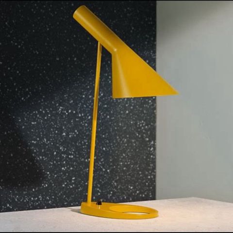 Louis poulsen, Arne Jacobsen bordlampe i nydelig gul farge
