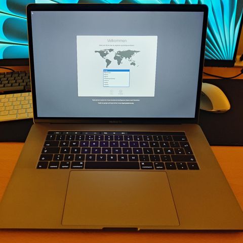 Macbook Pro 2016 A1707(15" m. touchbar)