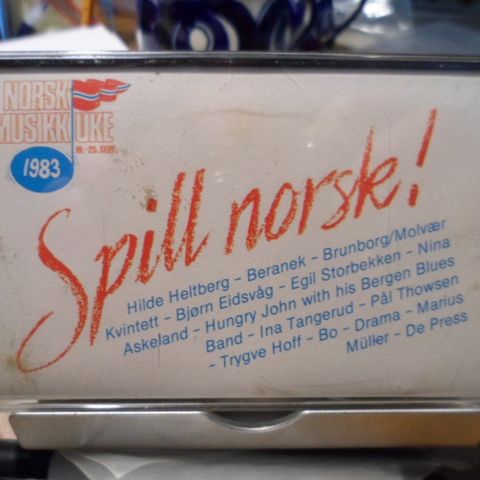 "SPILL NORSK" Norsk musikkuke 1983. De Press ++