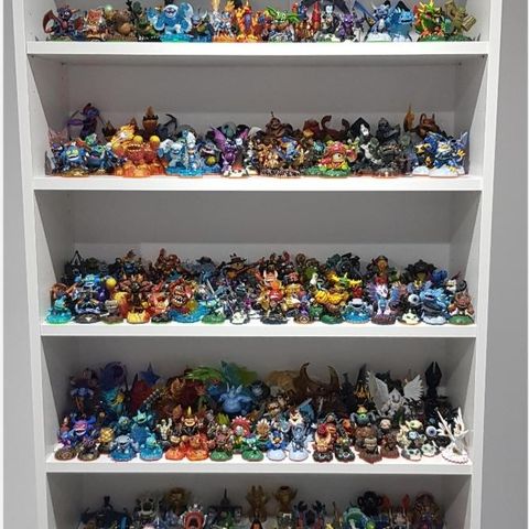 Selger stor skylander samling