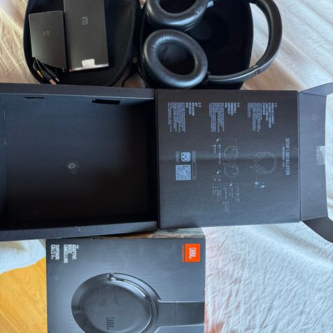 JBL TOUR ONE M2 hodetelefoner selges billig. Testvinner