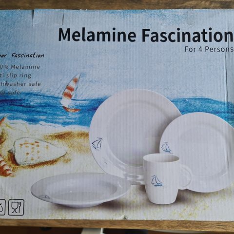 Helt nytt Melamine service med et flott maritimt seilbåt design selges