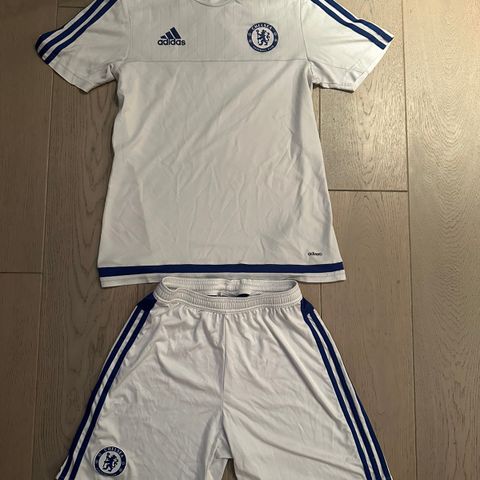 Chelsea t-skjorte og shorts