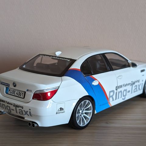 1:18 Kyosho BMW M5 Ring Taxi