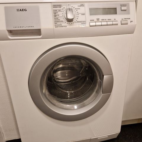 Kombinert vaskemaskin og tørketrommel, AEG