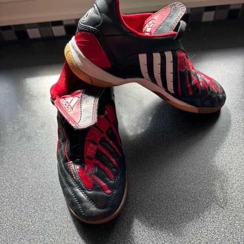 Adidas fotballsko str 36