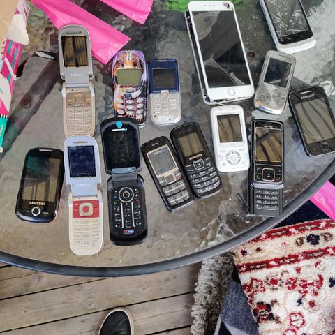 Mange gamle mobiltelefoner