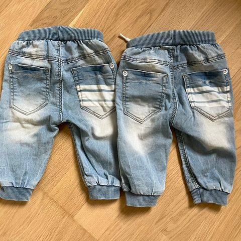 To tøffe jeans i str 62