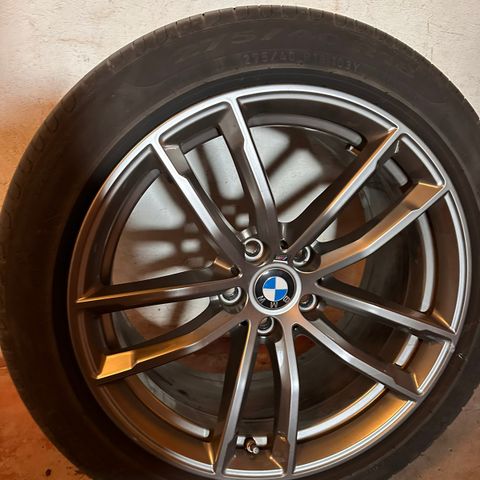 BMW   5x112 18 Felger med Pirelli  sommerdekk