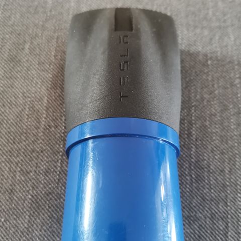 Adapter Tesla