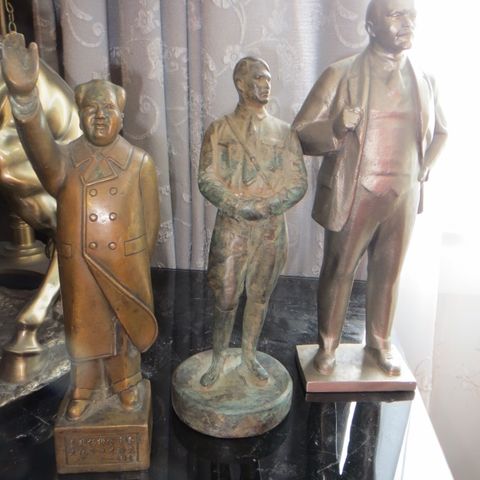 Hitler + Mao +Lenin + Stalin + Napoleon  statue selges