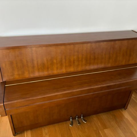 Pent brukt Yamaha piano selges