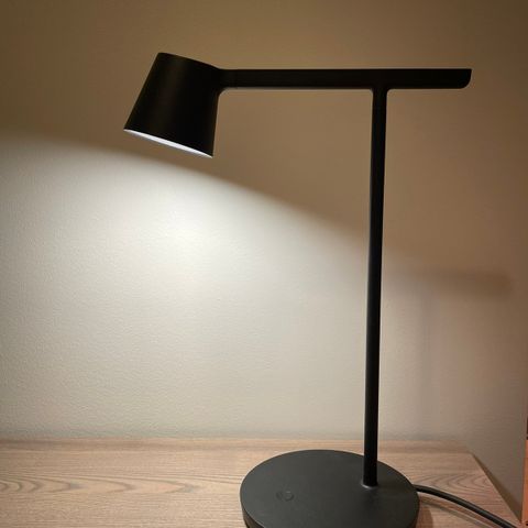 Designer table lamp (bordlamp) from Muuto