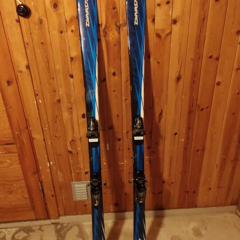 Komplett alpint/twintip/allrounder pakke m/ski, staver, bindinger og støvler