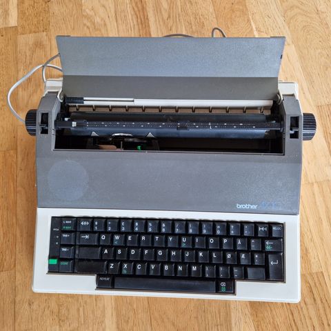Brother AX10 elektrisk skrivemaskin
