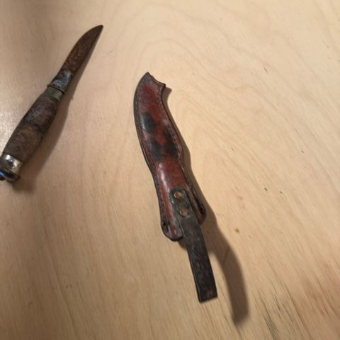 Gammel kniv. Kan det være en Mora?